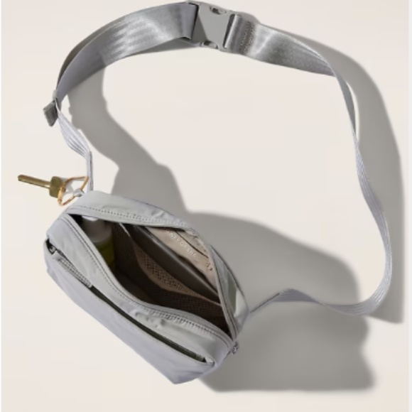 Athleta LARGE Gray All About Crossbody Belt Bag - Picture 4 of 4